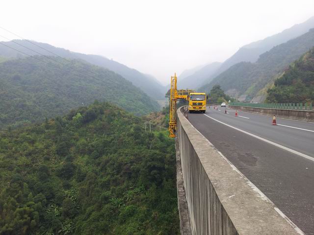 福銀高速公路馬腰格大橋橋梁檢測